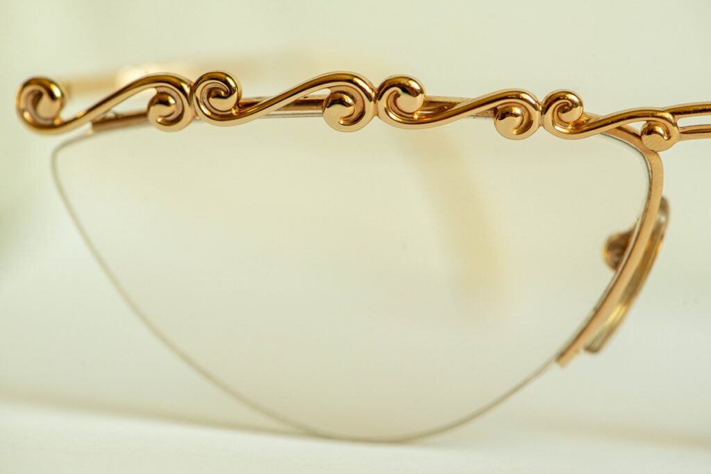 Greek style frame