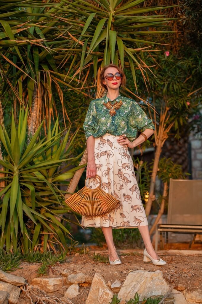 how to wear statement sunglasses
